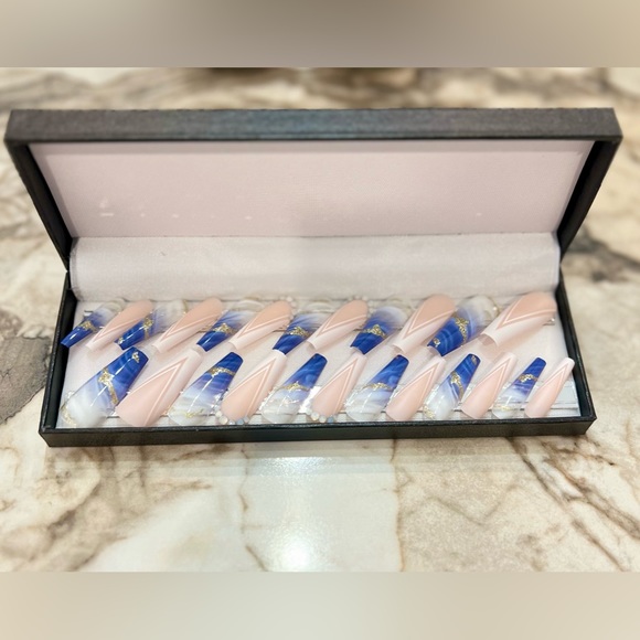 Gorgeous Press-On Nails (24 pieces) - Picture 2 of 2